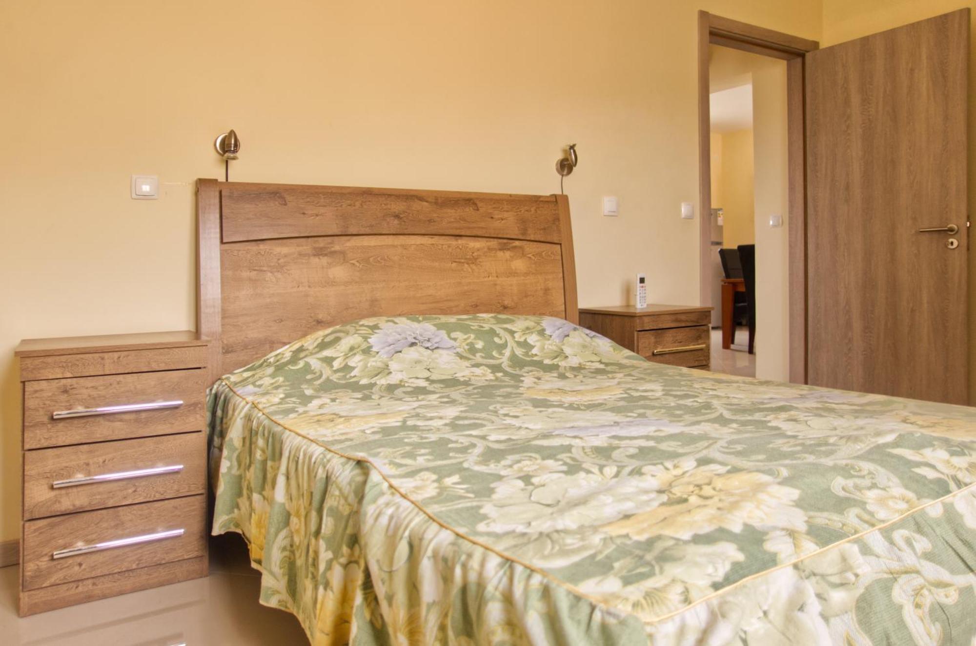 Aparthotel Capital *